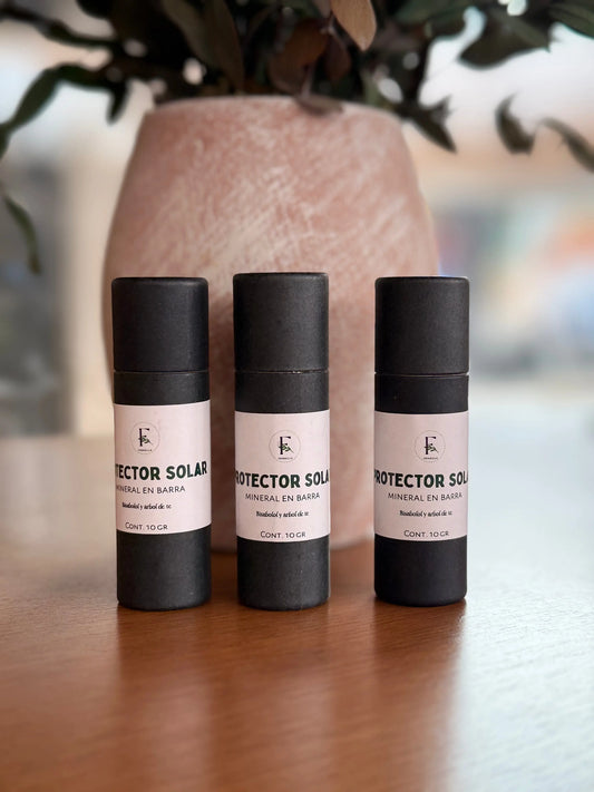 Protector Solar Facial en barra de Fringilla Organic Boutique formulado para brindar protección diaria y una aplicación práctica sobre la piel
